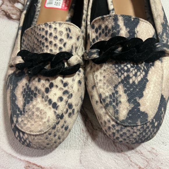 Journey + Crew Women’s 8  Slip On Flat Shoes Loafers Animal Print Comfort - Picture 3 of 10